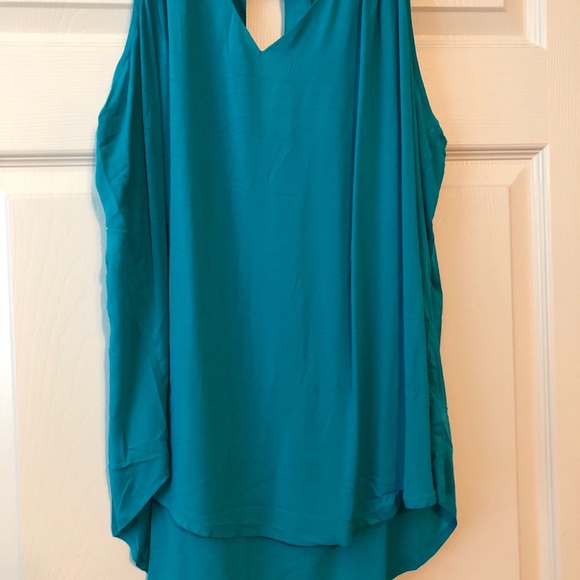 Tops - Picture 7 of 8